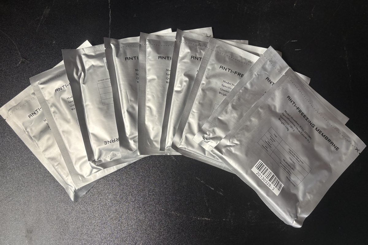 Anti-freeze membranes for cryolipolysis in individual pouches
